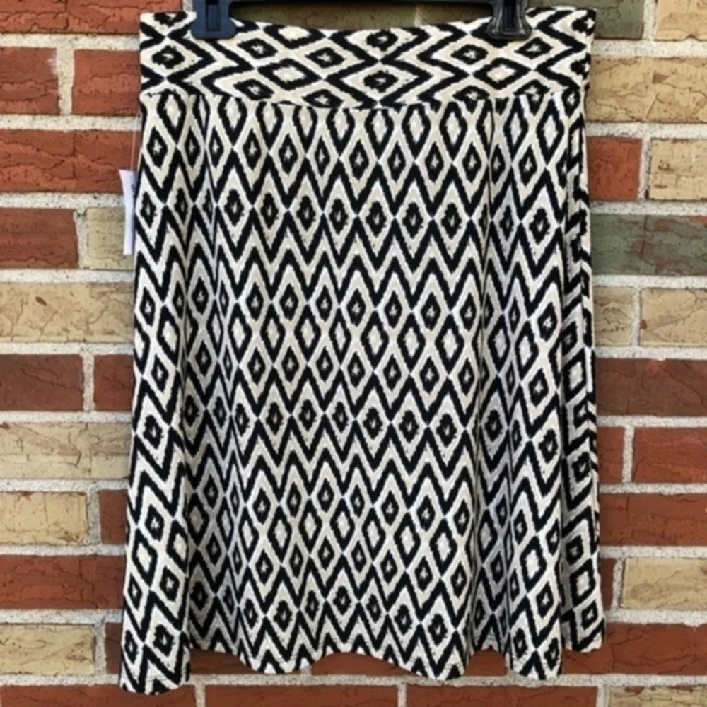 Dressbarn NWT Spring Cool Print White Black Tan Circle Skater Skirt